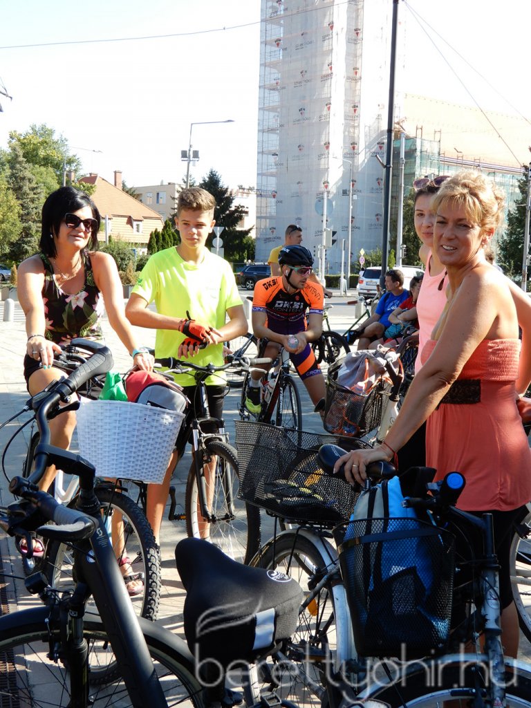 Kerékpártúra az autópályán 16